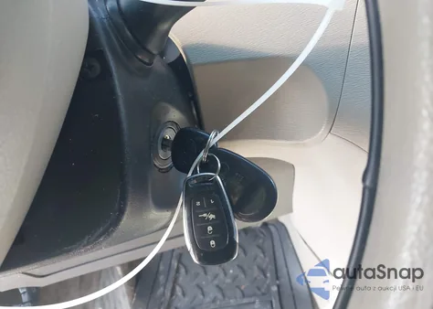 2012 Toyota Sienna Le V6 8 Passenger z USA, uszkodzony, nr VIN 5TDKK3DC5CS262851